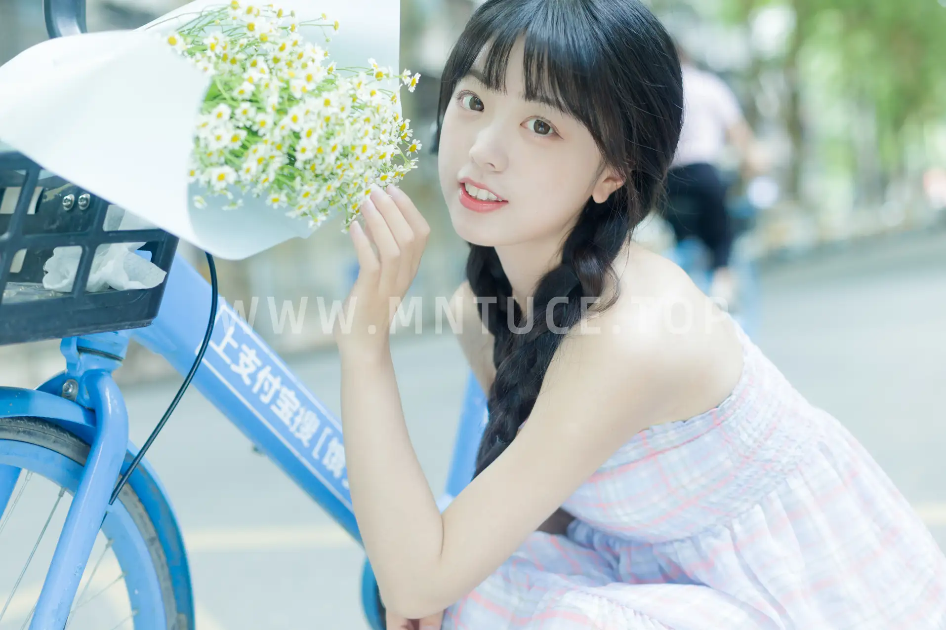 [YITUYU] 2022.08.12 Vol.1688 – Summer is the smell of chamomile Cute bubbles#[33P]-18